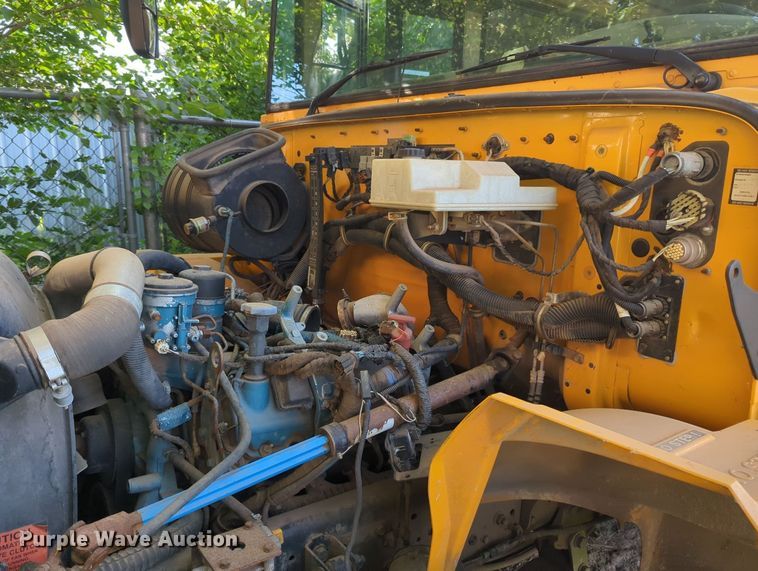 image for item MY9496 2005 International CE  school bus