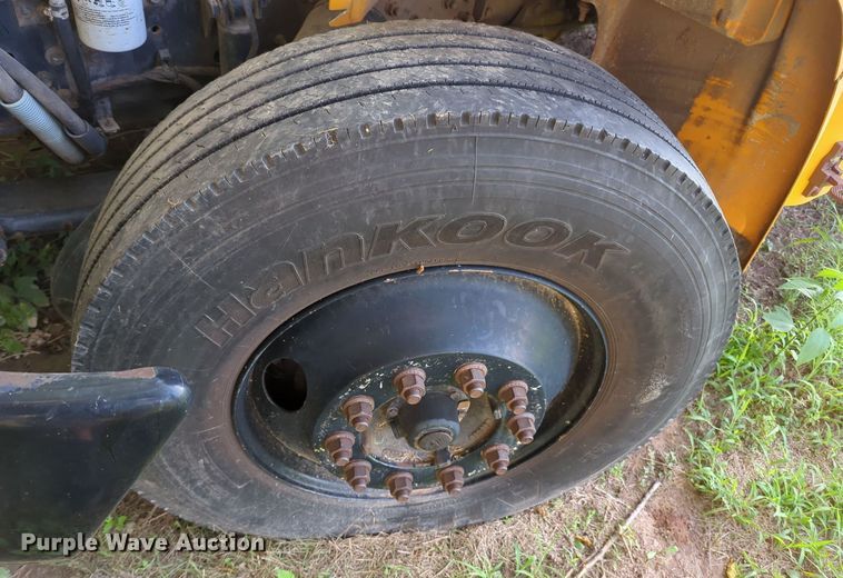 image for item MY9496 2005 International CE  school bus