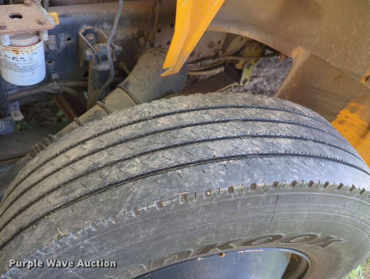 image for item MY9496 2005 International CE  school bus