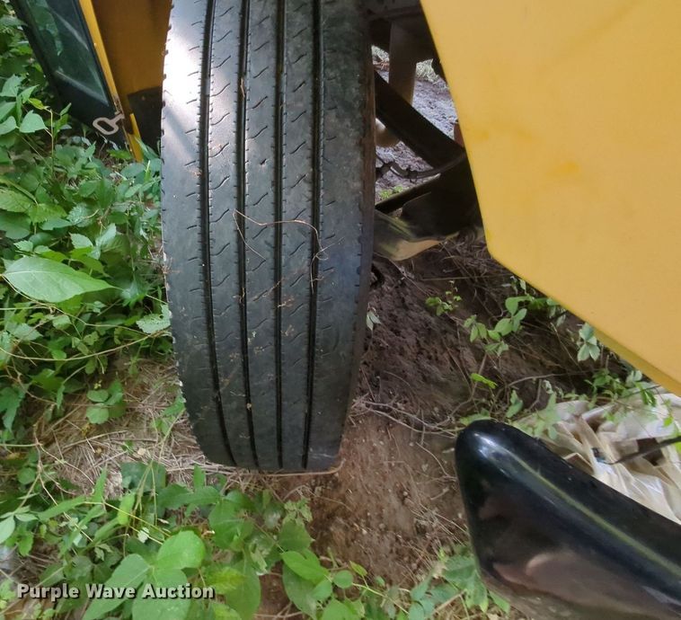 image for item MY9496 2005 International CE  school bus