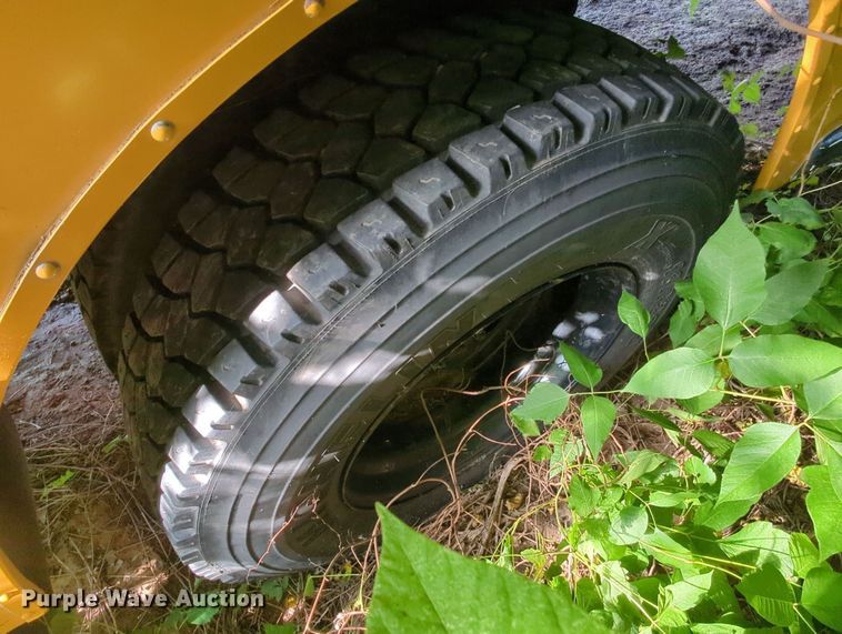 image for item MY9496 2005 International CE  school bus