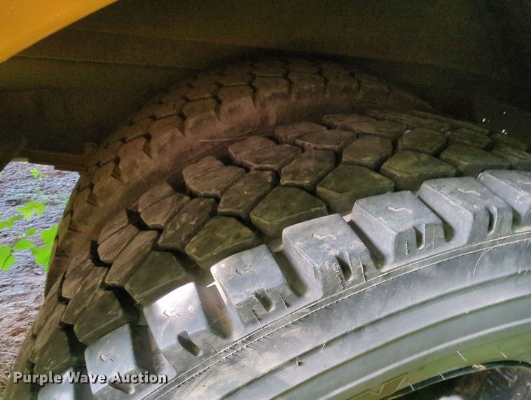 image for item MY9496 2005 International CE  school bus