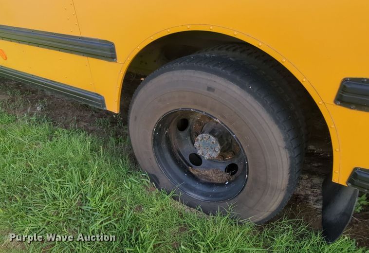 image for item MY9496 2005 International CE  school bus