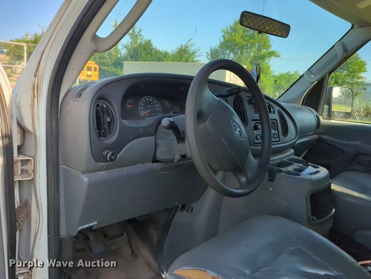 image for item MY9497 2003  Ford E150  van