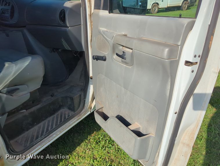 image for item MY9497 2003  Ford E150  van