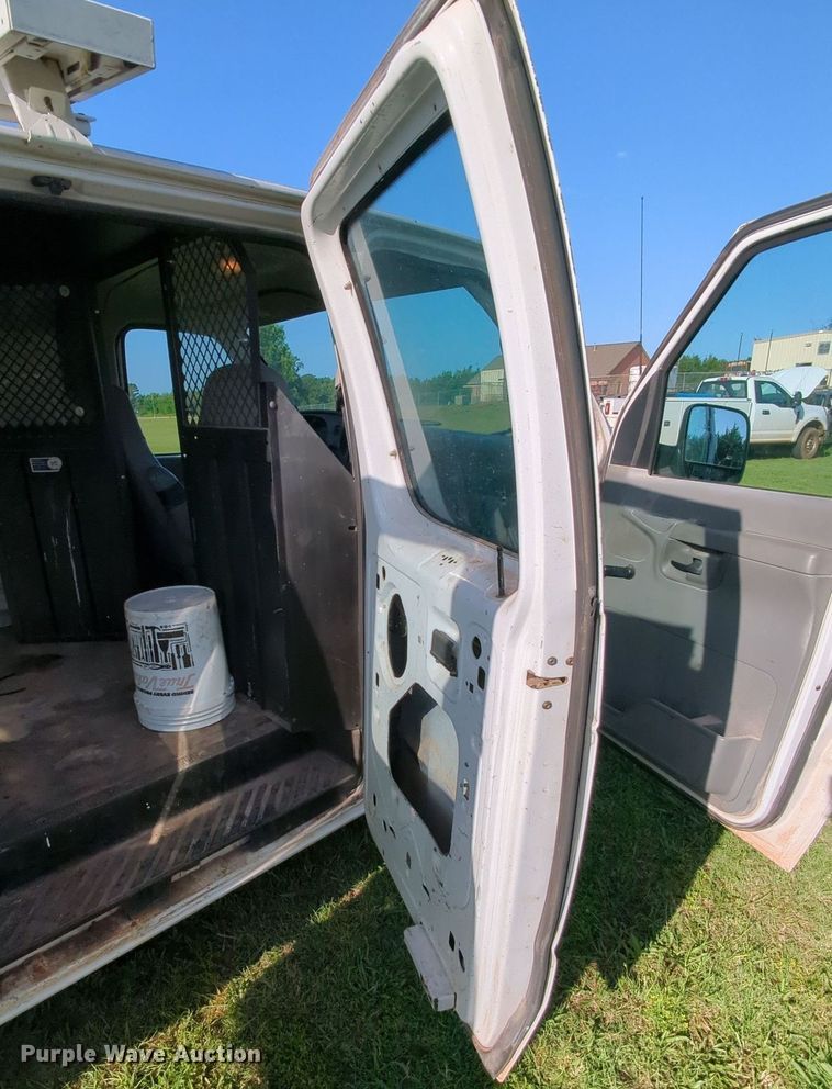 image for item MY9497 2003  Ford E150  van