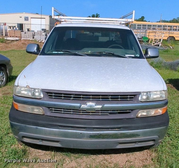 image for item MY9498 1999 Chevrolet Silverado 2500  Ext. Cab pickup truck