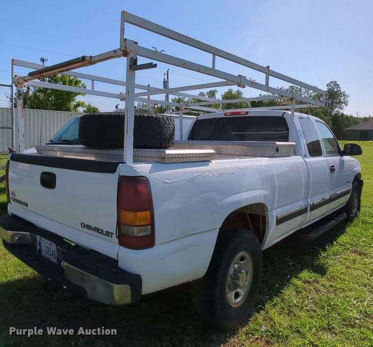 image for item MY9498 1999 Chevrolet Silverado 2500  Ext. Cab pickup truck