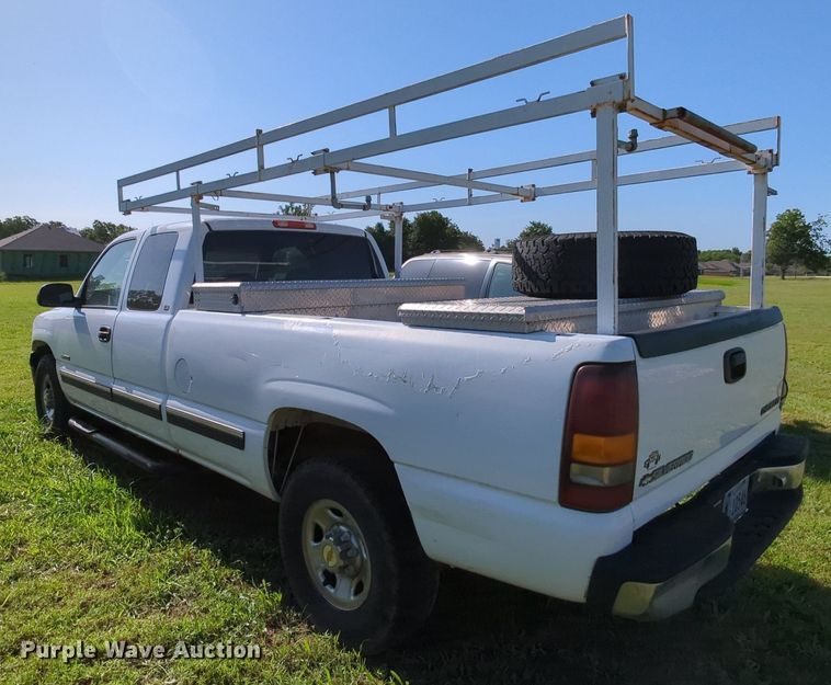 image for item MY9498 1999 Chevrolet Silverado 2500  Ext. Cab pickup truck