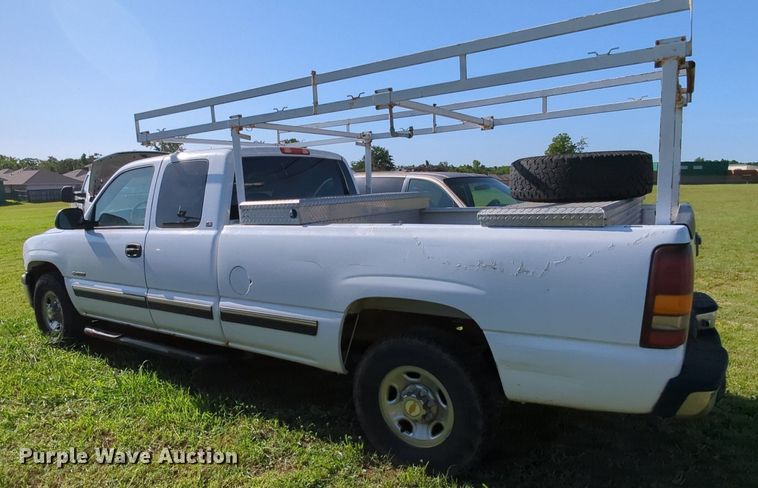 image for item MY9498 1999 Chevrolet Silverado 2500  Ext. Cab pickup truck
