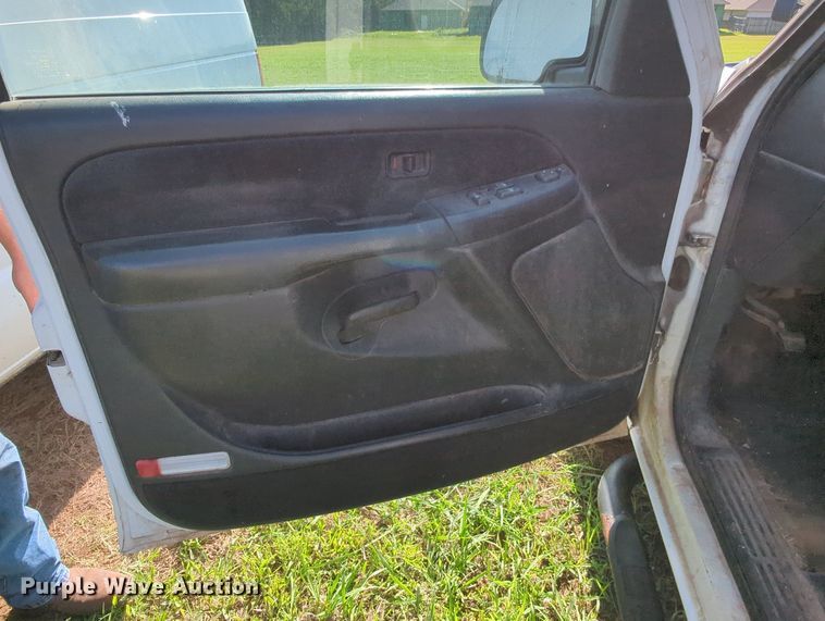 image for item MY9498 1999 Chevrolet Silverado 2500  Ext. Cab pickup truck