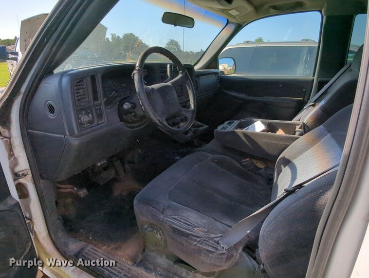 image for item MY9498 1999 Chevrolet Silverado 2500  Ext. Cab pickup truck