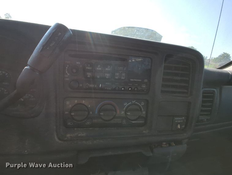 image for item MY9498 1999 Chevrolet Silverado 2500  Ext. Cab pickup truck