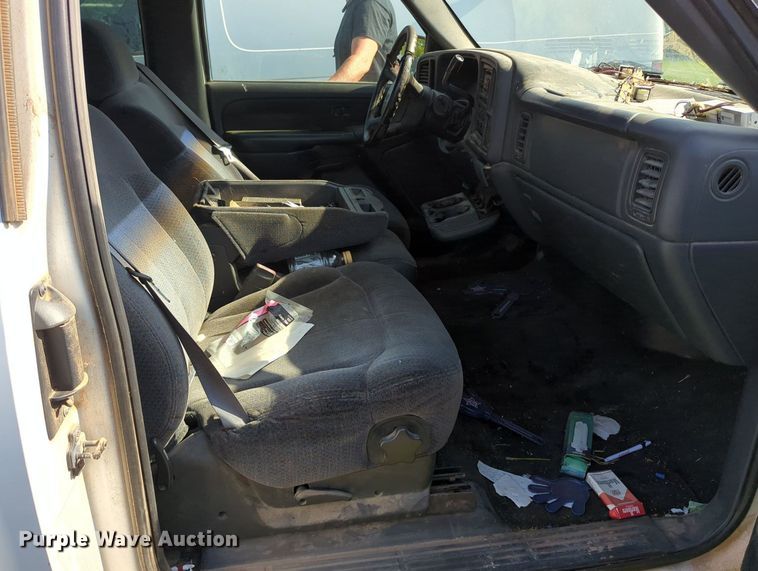 image for item MY9498 1999 Chevrolet Silverado 2500  Ext. Cab pickup truck