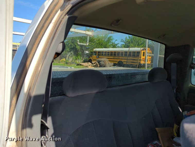 image for item MY9498 1999 Chevrolet Silverado 2500  Ext. Cab pickup truck