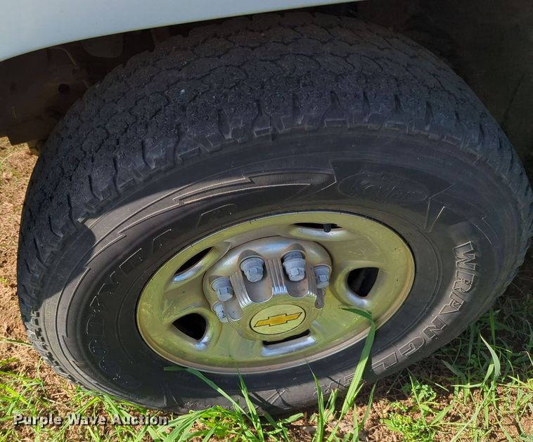 image for item MY9498 1999 Chevrolet Silverado 2500  Ext. Cab pickup truck