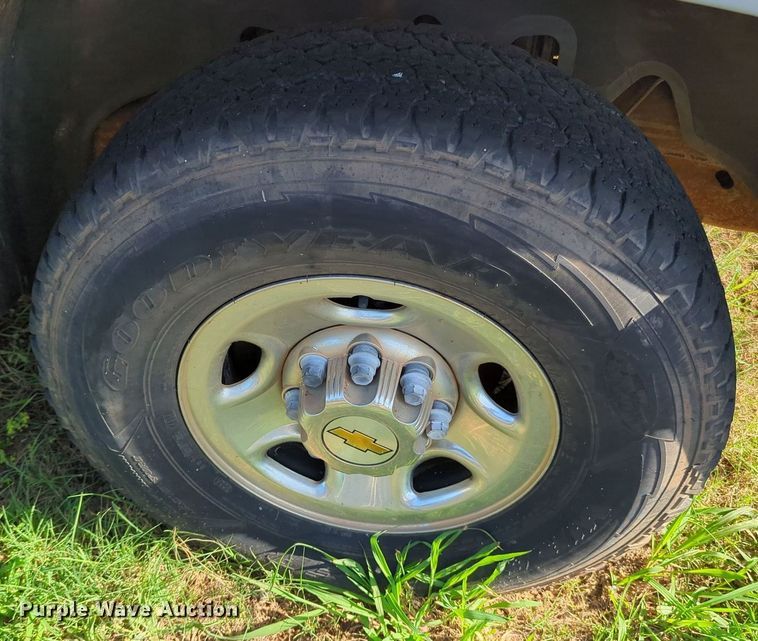 image for item MY9498 1999 Chevrolet Silverado 2500  Ext. Cab pickup truck