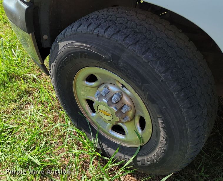 image for item MY9498 1999 Chevrolet Silverado 2500  Ext. Cab pickup truck