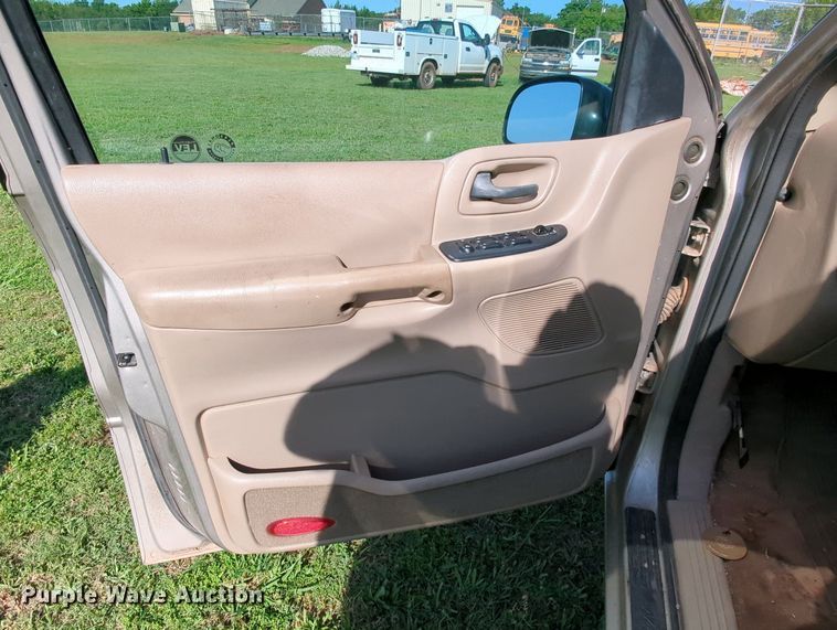 image for item MY9499 2002  Ford Windstar LX  van