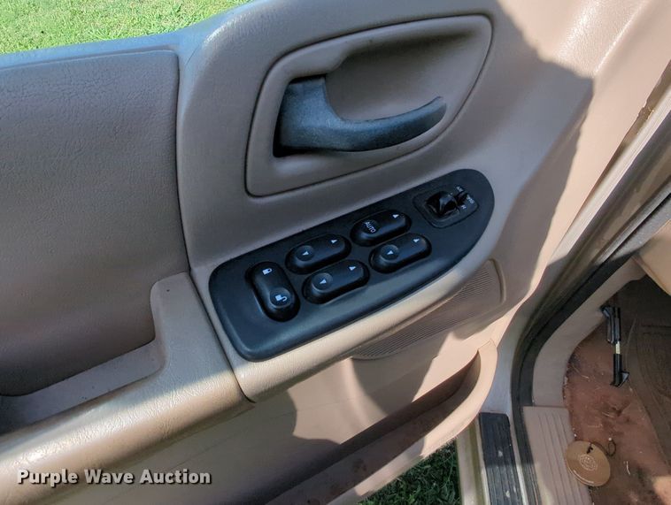 image for item MY9499 2002  Ford Windstar LX  van