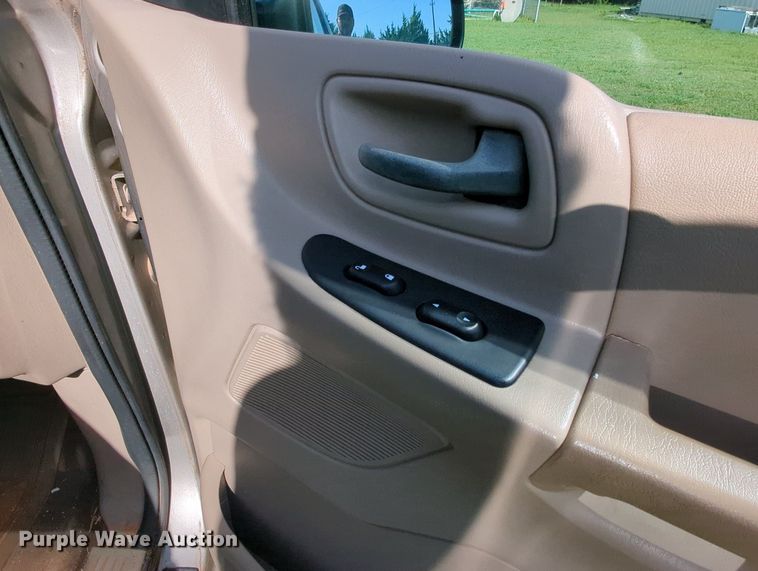 image for item MY9499 2002  Ford Windstar LX  van