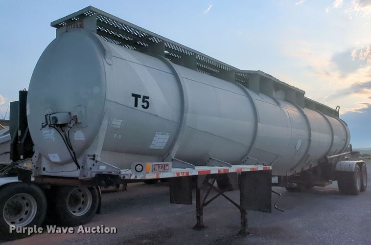 image for item MY9894 1994 Heil  tank trailer