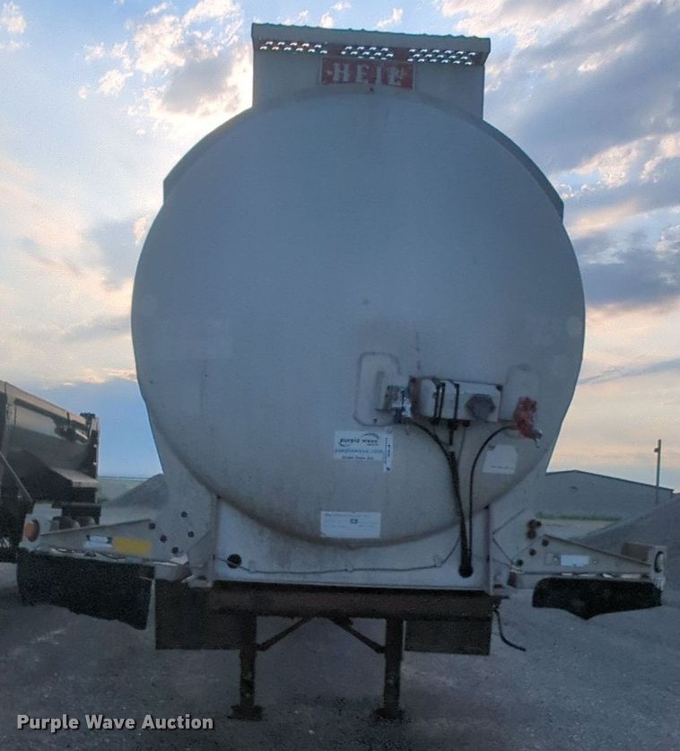 image for item MY9894 1994 Heil  tank trailer