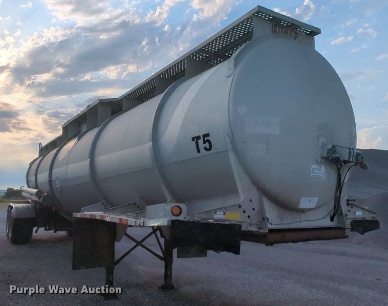 image for item MY9894 1994 Heil  tank trailer