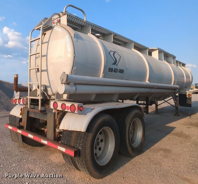 image for item MY9894 1994 Heil  tank trailer