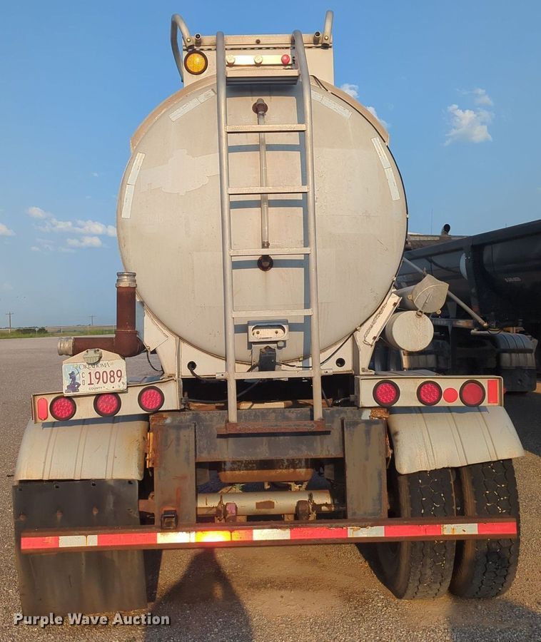 image for item MY9894 1994 Heil  tank trailer