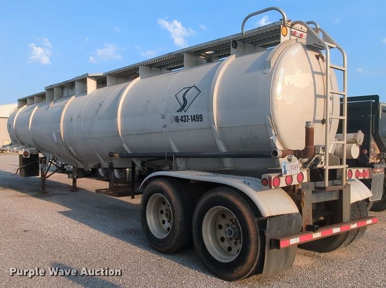 image for item MY9894 1994 Heil  tank trailer
