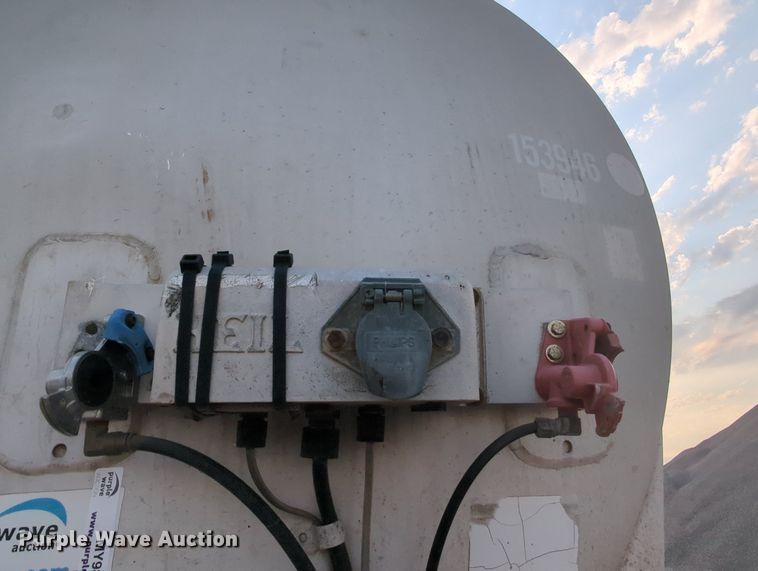 image for item MY9894 1994 Heil  tank trailer