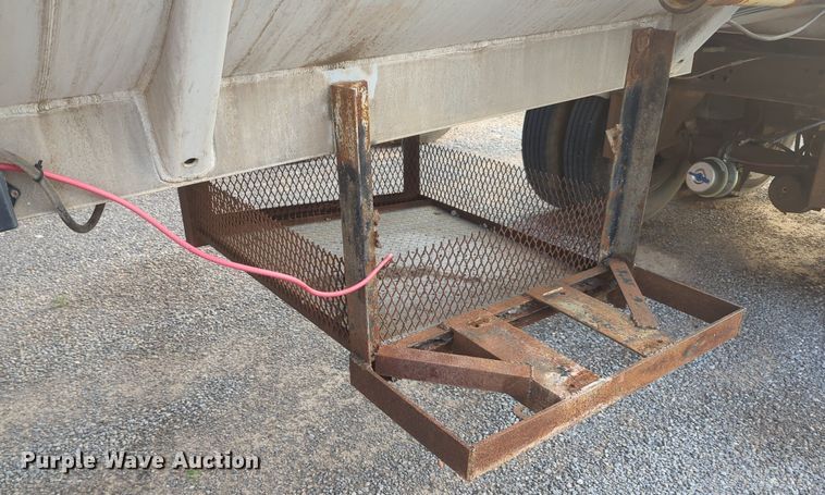 image for item MY9894 1994 Heil  tank trailer