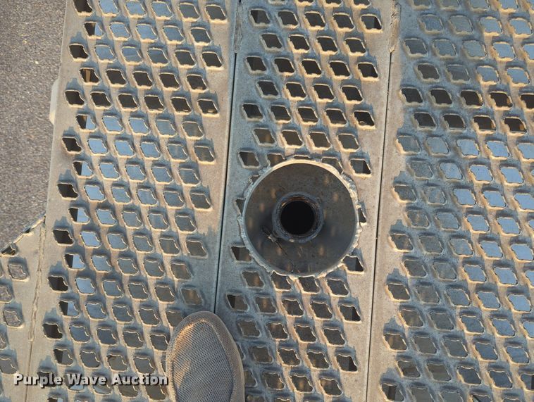 image for item MY9894 1994 Heil  tank trailer