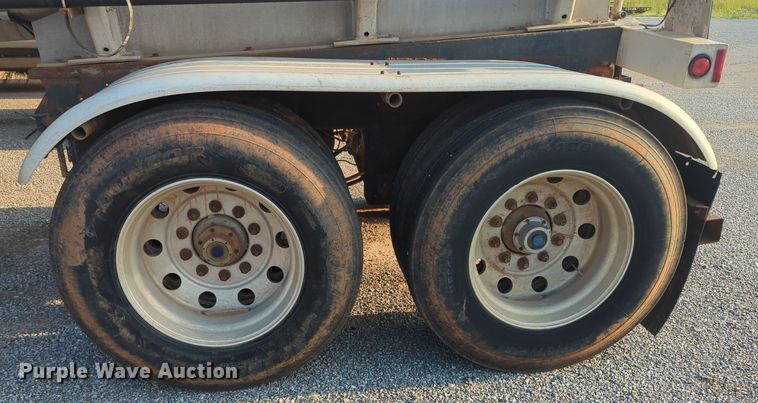 image for item MY9894 1994 Heil  tank trailer