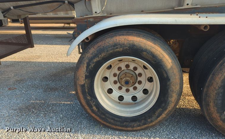 image for item MY9894 1994 Heil  tank trailer