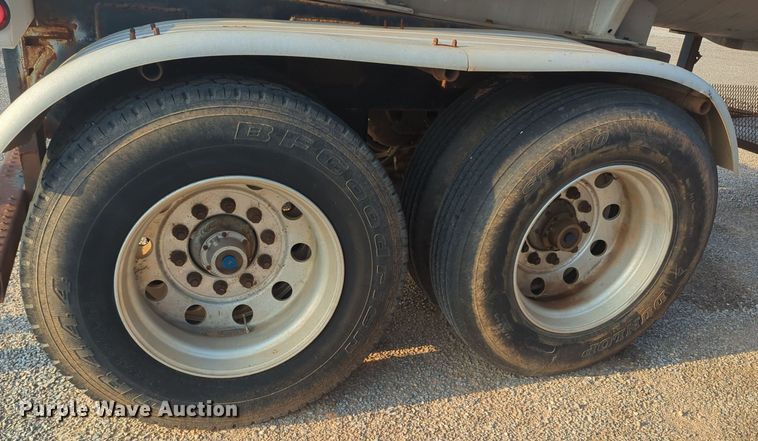 image for item MY9894 1994 Heil  tank trailer