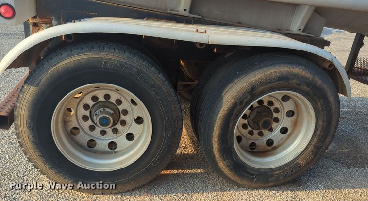 image for item MY9894 1994 Heil  tank trailer