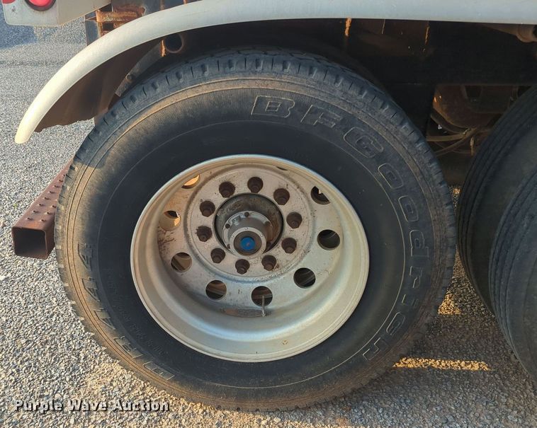 image for item MY9894 1994 Heil  tank trailer