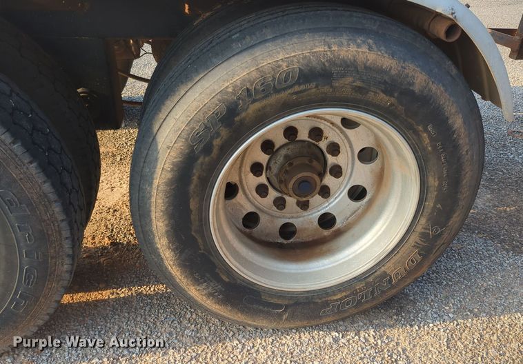 image for item MY9894 1994 Heil  tank trailer