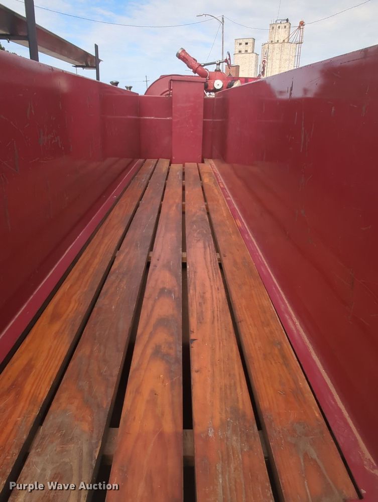 image for item MY9916 1975 Chevrolet  fire truck