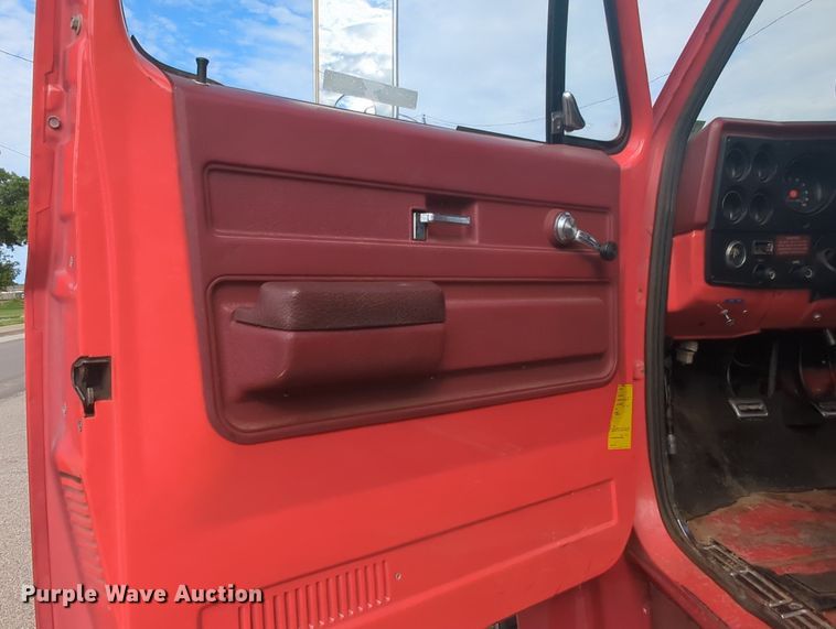 image for item MY9916 1975 Chevrolet  fire truck