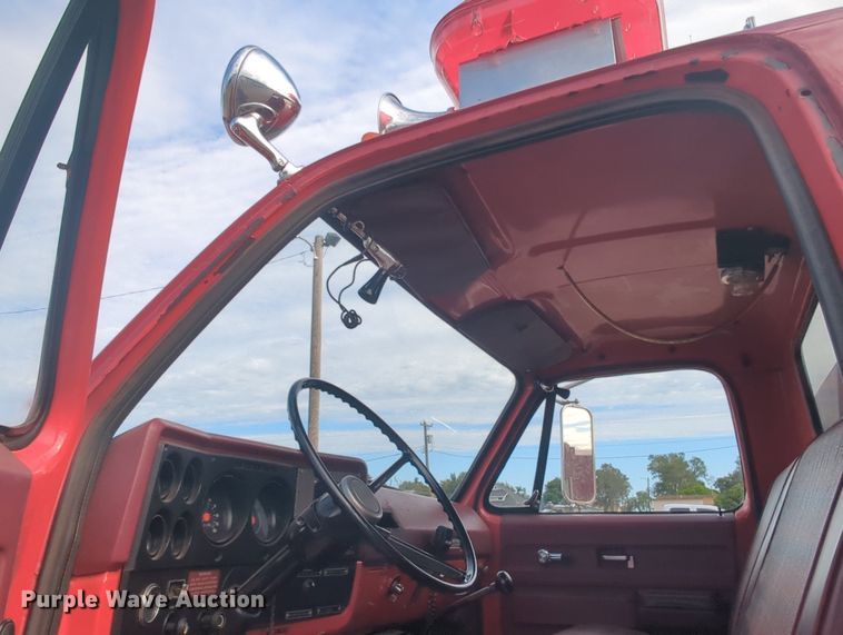 image for item MY9916 1975 Chevrolet  fire truck