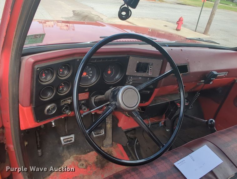 image for item MY9916 1975 Chevrolet  fire truck