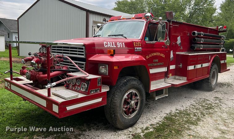 image for item NA9076 1987 Ford F800  pumper fire truck