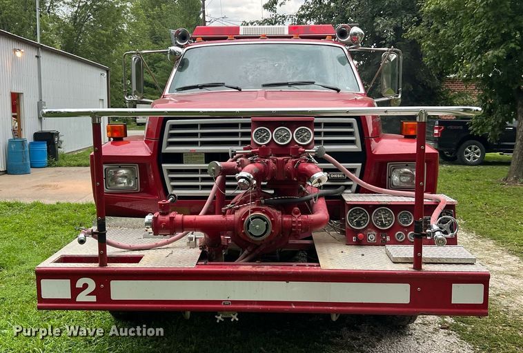 image for item NA9076 1987 Ford F800  pumper fire truck