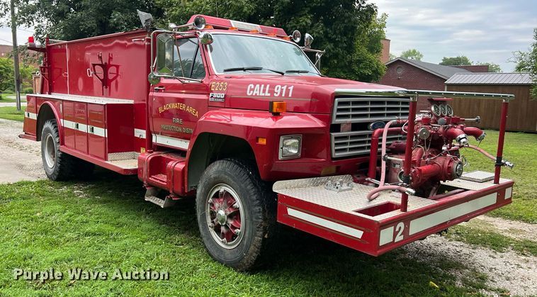 image for item NA9076 1987 Ford F800  pumper fire truck