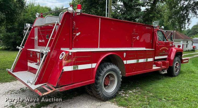 image for item NA9076 1987 Ford F800  pumper fire truck