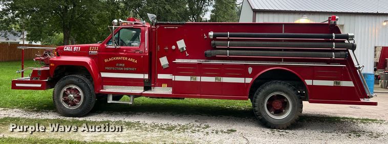 image for item NA9076 1987 Ford F800  pumper fire truck