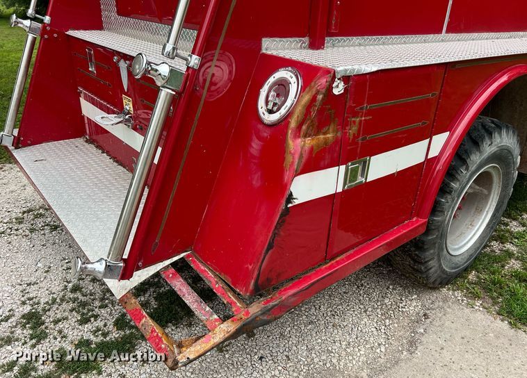 image for item NA9076 1987 Ford F800  pumper fire truck